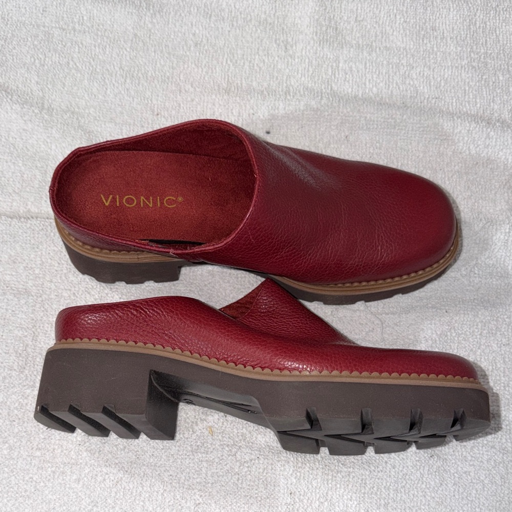 Vionic Women's Red Leather Clogs